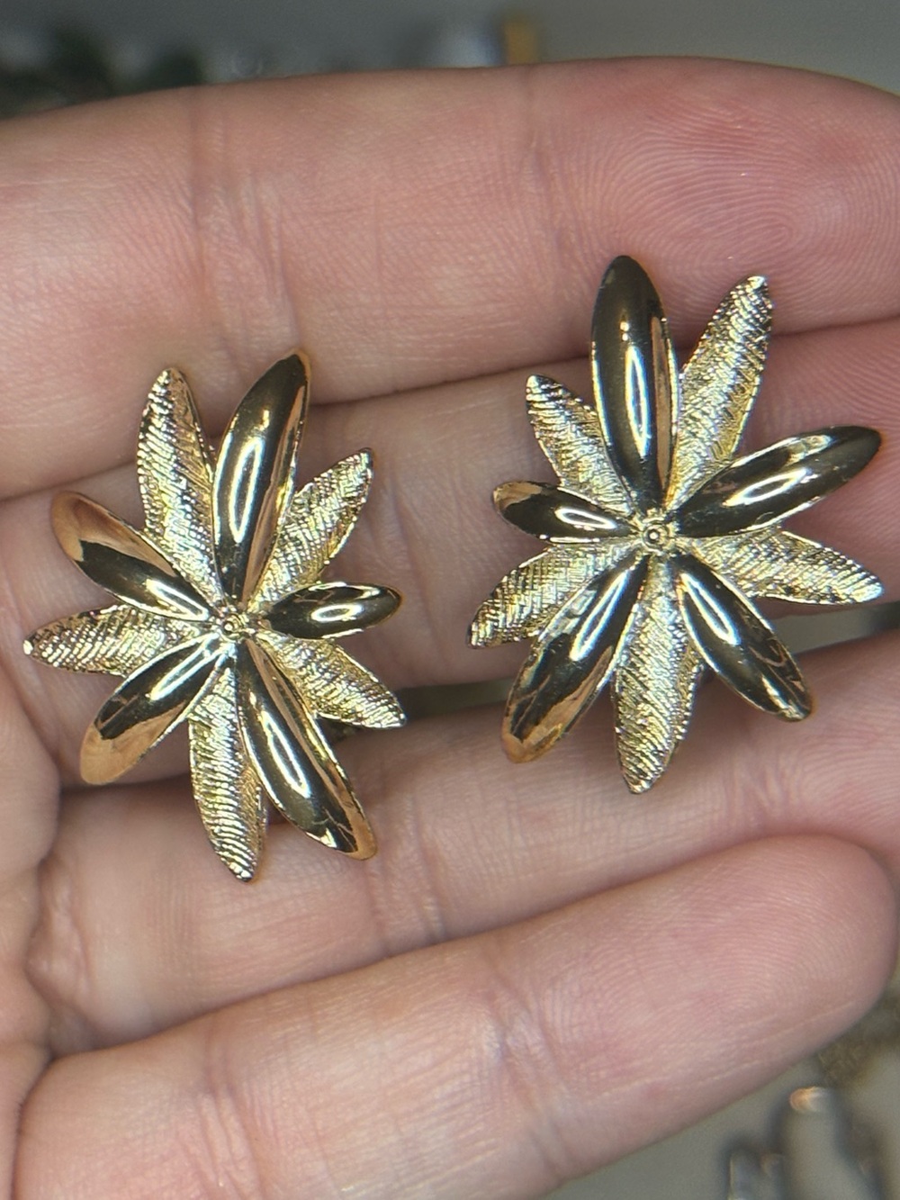 Vintage Coro Gold Tone Abstract Starburst Clip-On Earrings